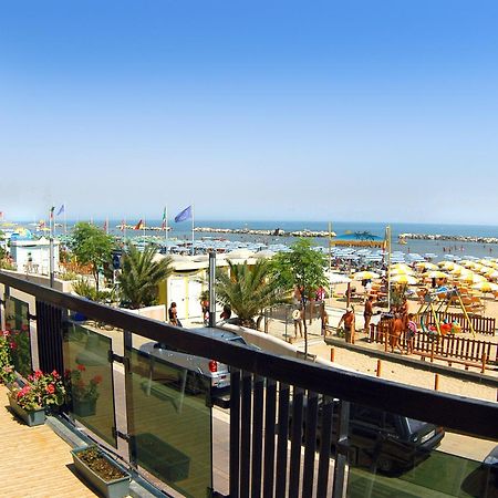 Hotel Continental Bellaria-Igea Marina Buitenkant foto