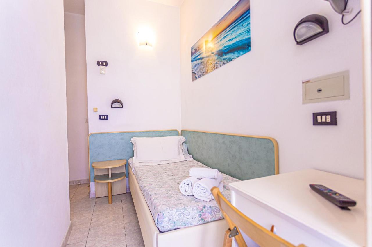 Hotel Continental Bellaria-Igea Marina Buitenkant foto