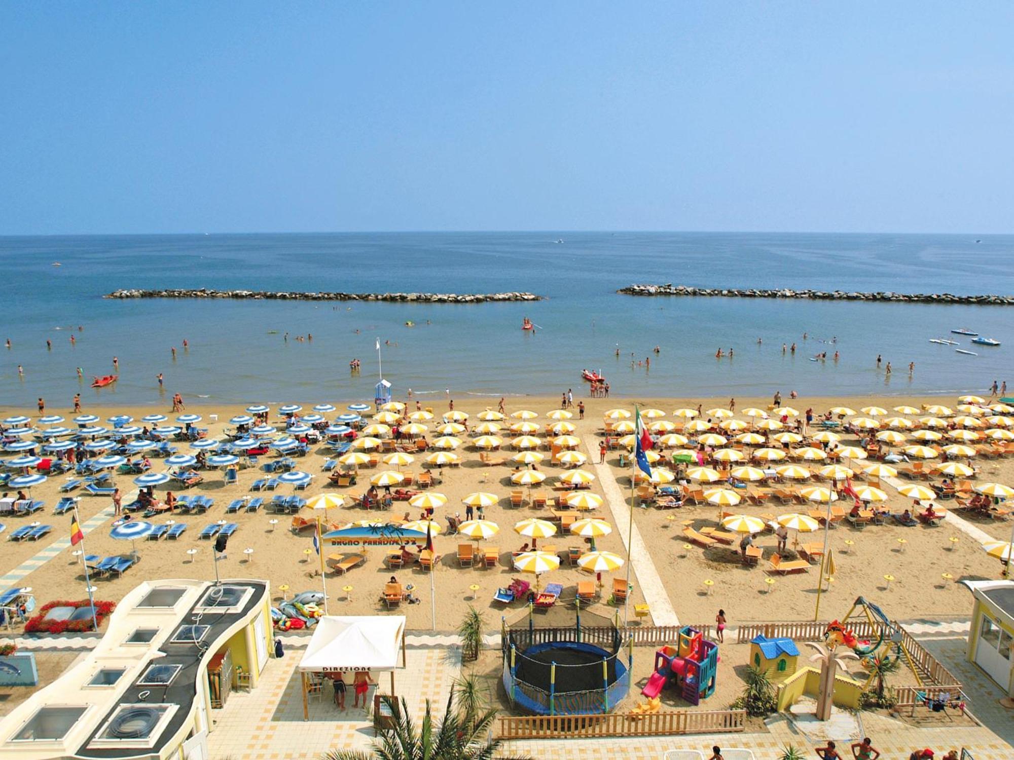 Hotel Continental Bellaria-Igea Marina Buitenkant foto